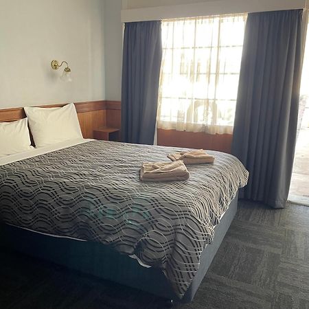 County Lodge Motor Inn West Wyalong Buitenkant foto
