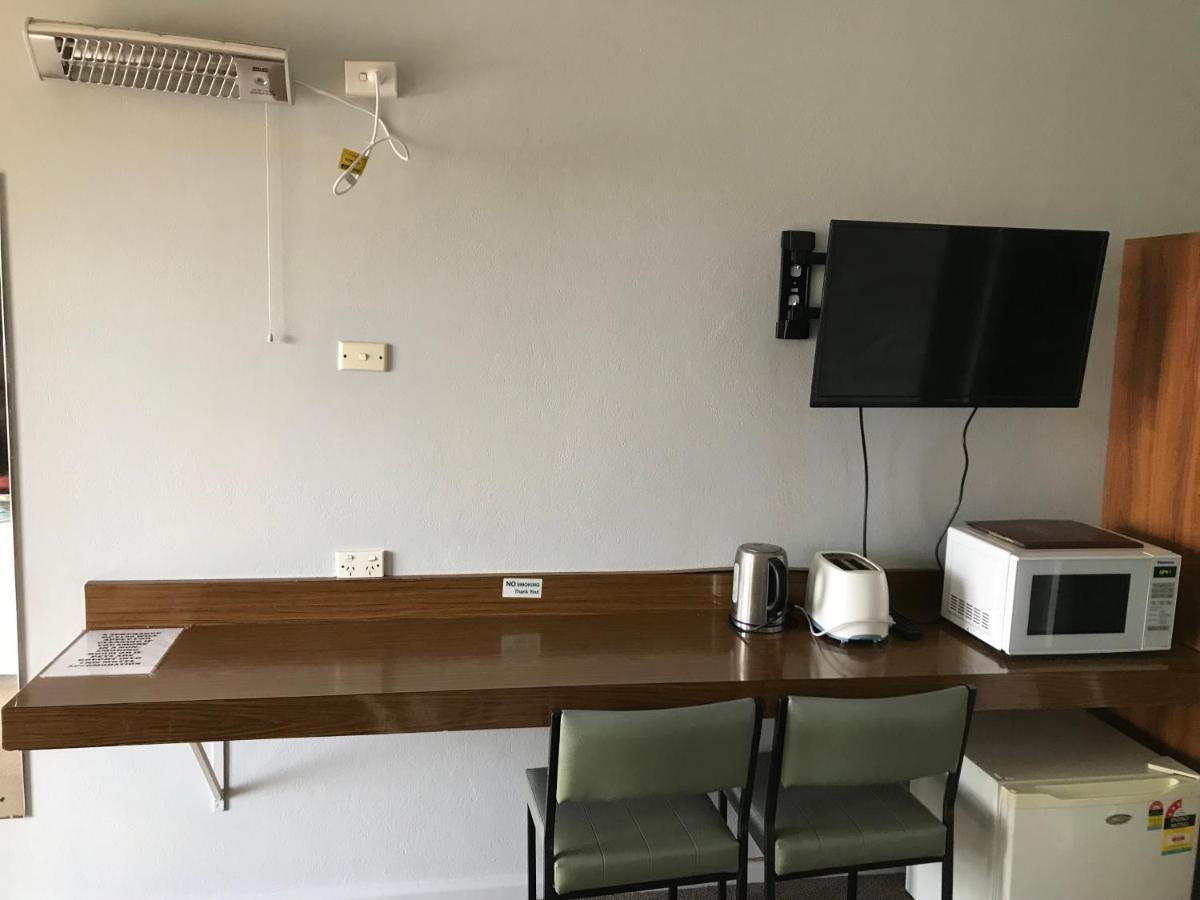 County Lodge Motor Inn West Wyalong Buitenkant foto