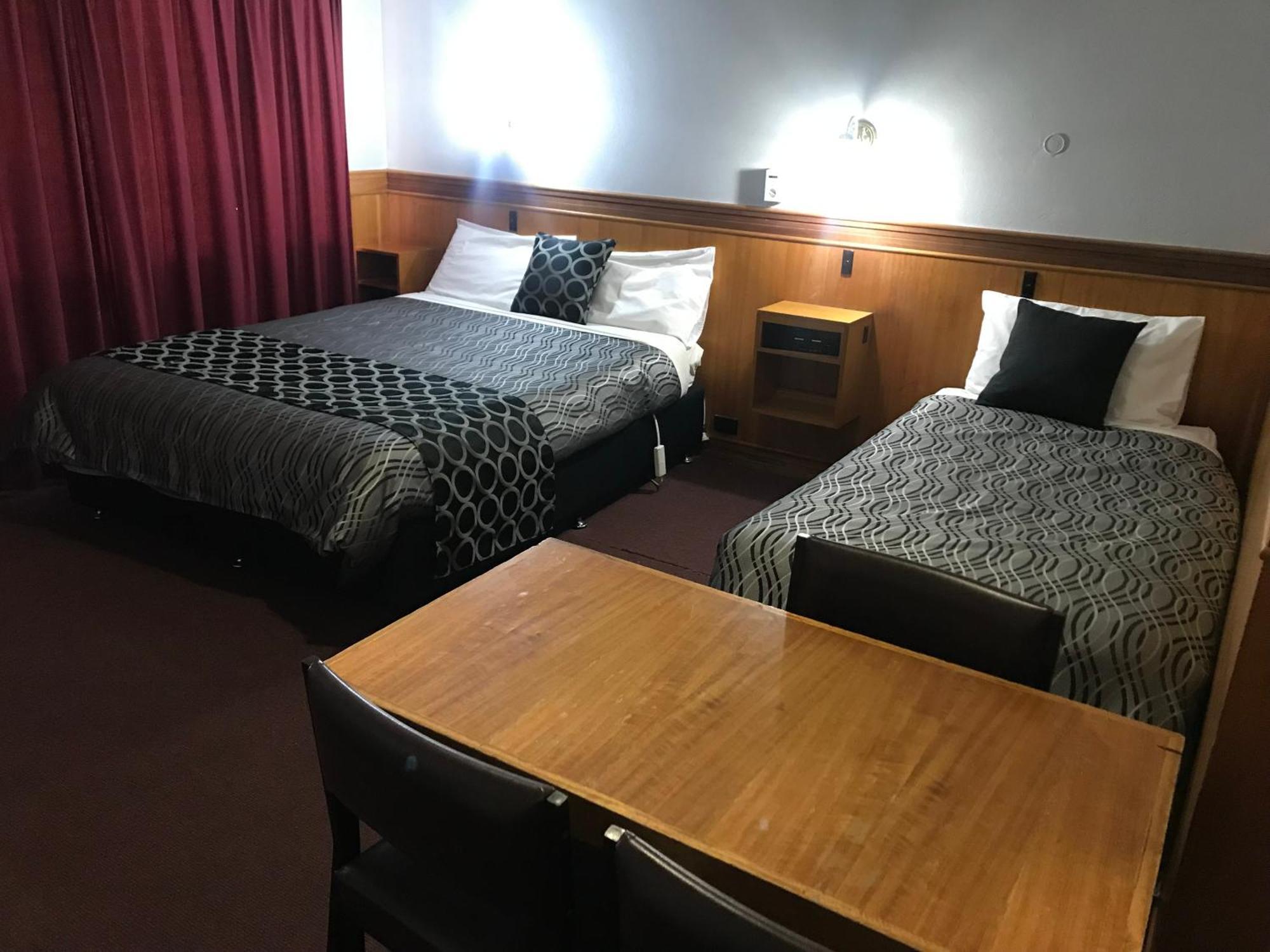 County Lodge Motor Inn West Wyalong Buitenkant foto