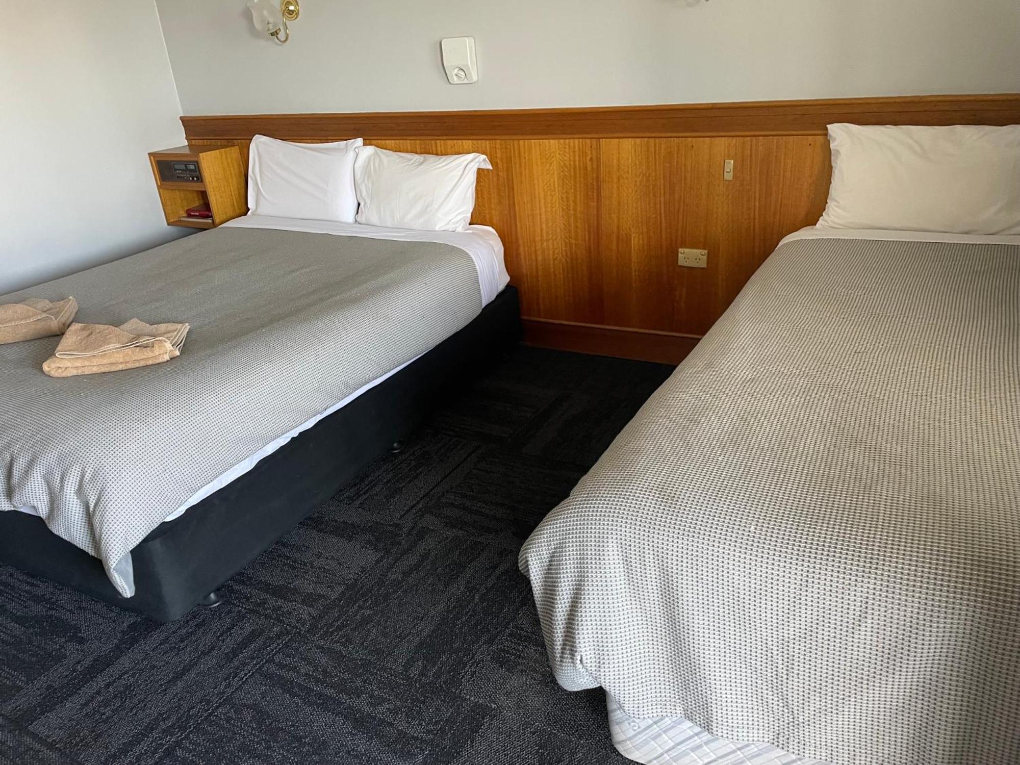County Lodge Motor Inn West Wyalong Buitenkant foto