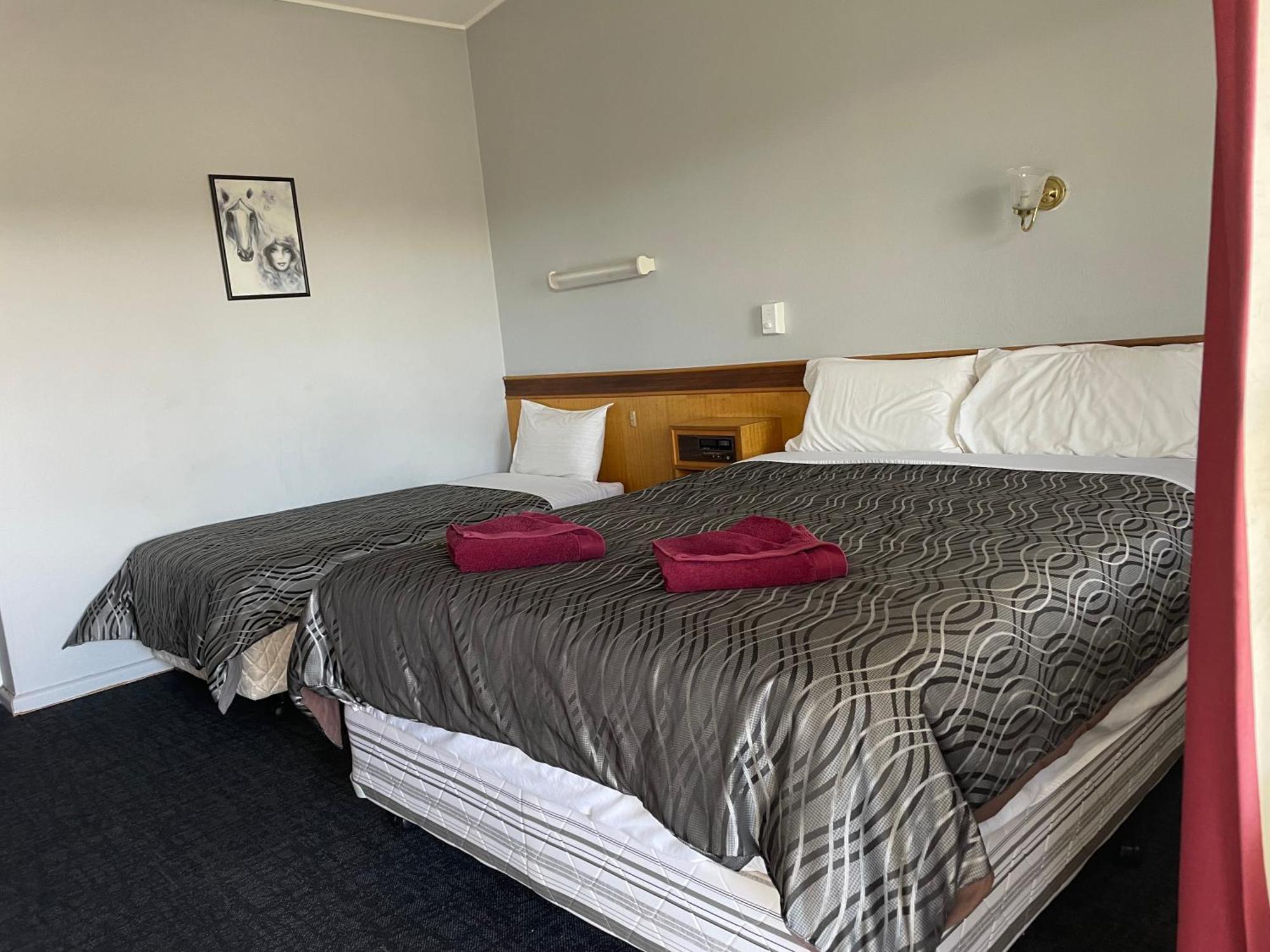 County Lodge Motor Inn West Wyalong Buitenkant foto